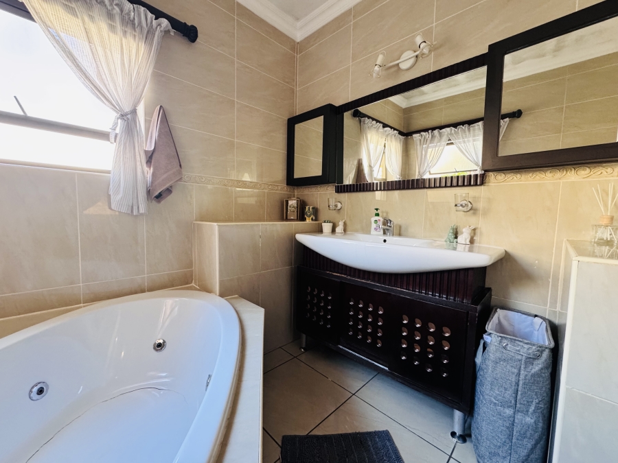 4 Bedroom Property for Sale in Wilkoppies North West
